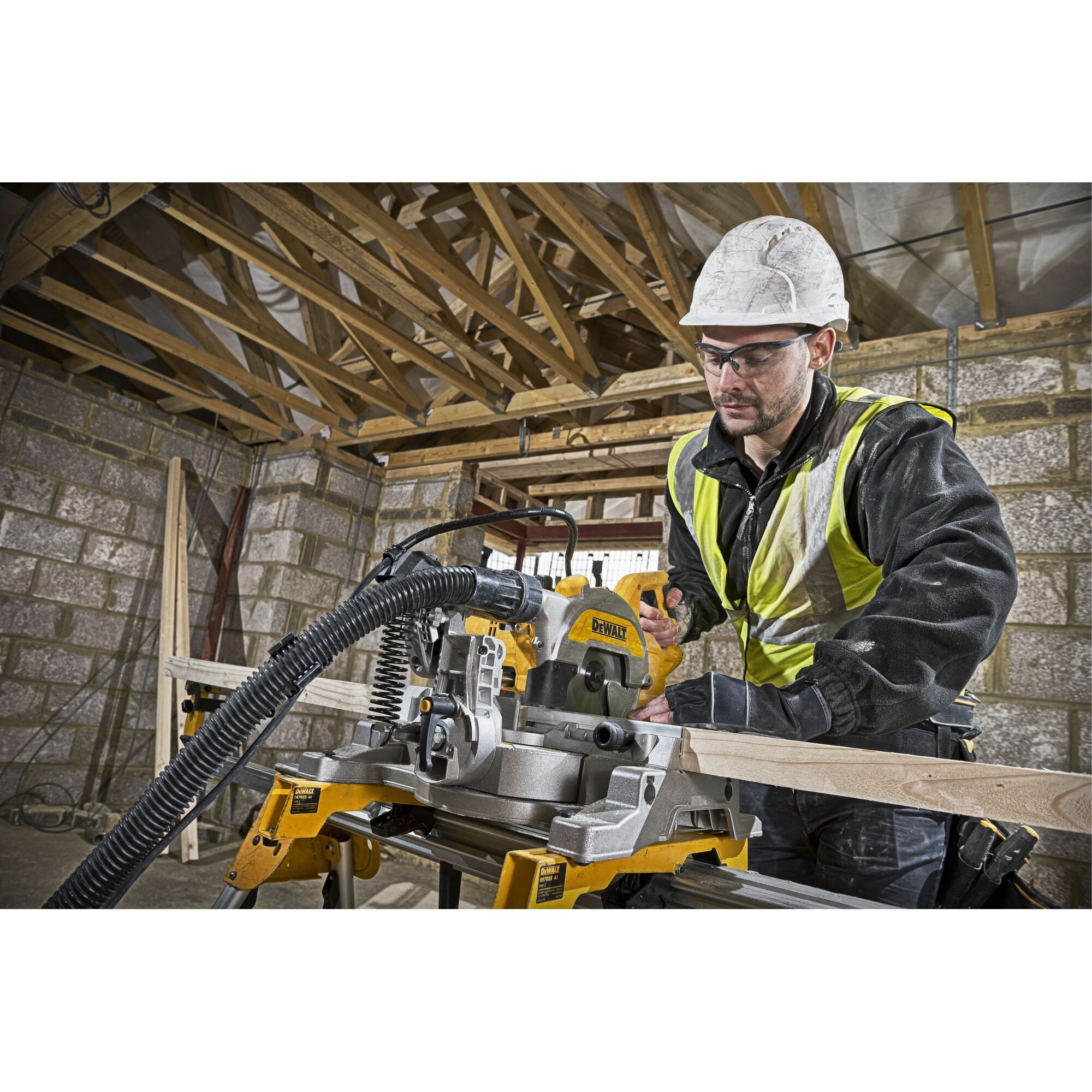 Afkort-/verstekzaag 1800W 216mm met XPS-indicator | DEWALT
